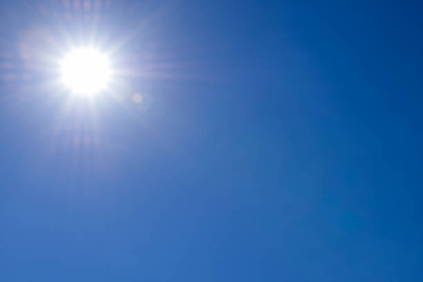 istock Shining sun with blue sky (sun at border) 639553422