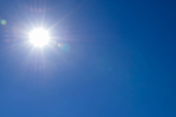 istock Shining sun with blue sky (sun at border) 639553758