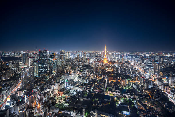 vue aérienne du centre-ville de tokyo la nuit - tokyo prefecture tokyo tower night skyline photos et images de collection