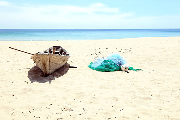Photo yacht on sand near sea