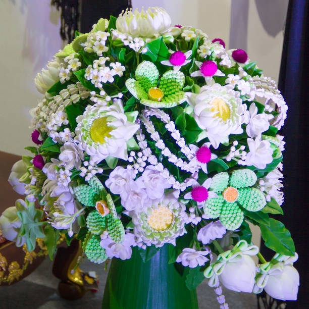 istock flowers arranged in lotus-shape 639567490