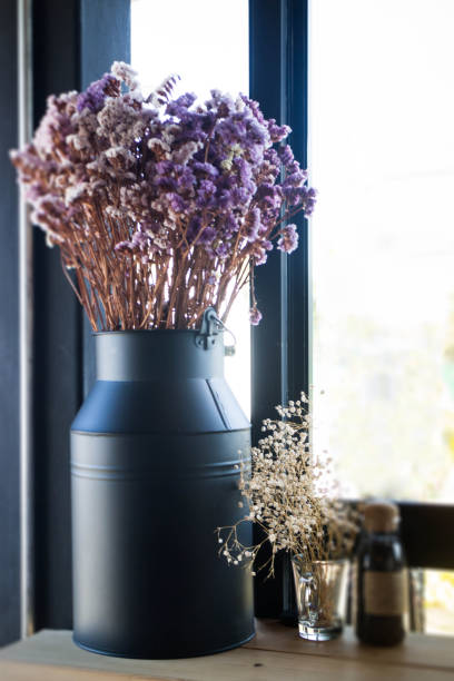 istock Purple violet statice flower bouquet 639568522