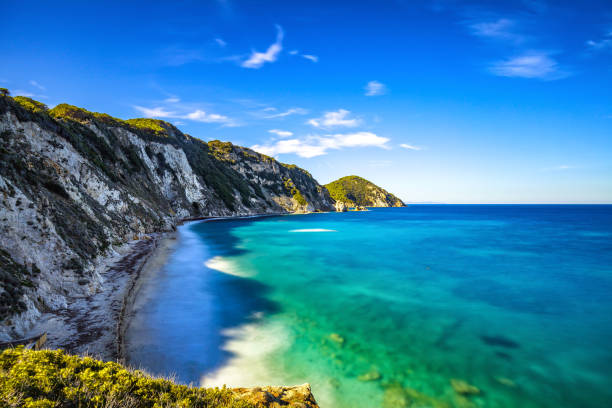ilha de elba, portoferraio sansone branco praia costa. toscana, - clear sky italy tuscany image imagens e fotografias de stock