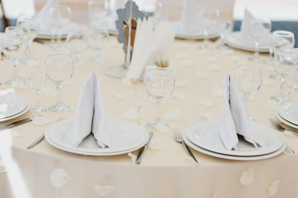 istock Interior of a wedding banquet in restaurant 639573980