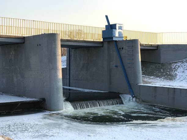 istock Frozen river in Wroclaw, Poland 639576196