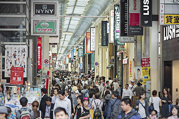 istock People shopping in Shinsaibashi 639581000