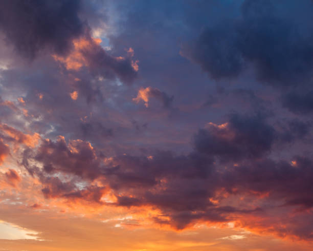 istock Fiery vivid sunset sky clouds 639592322