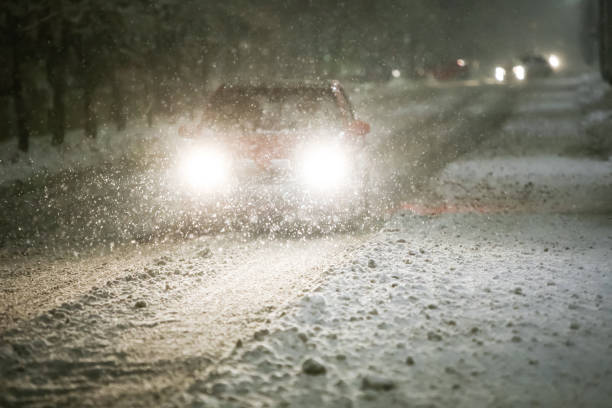 istock Car on snowy road 639593926