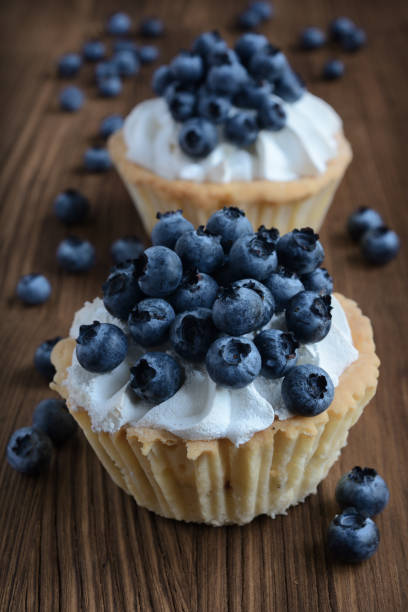 istock Tartlet with a cream and blueberries 639600016