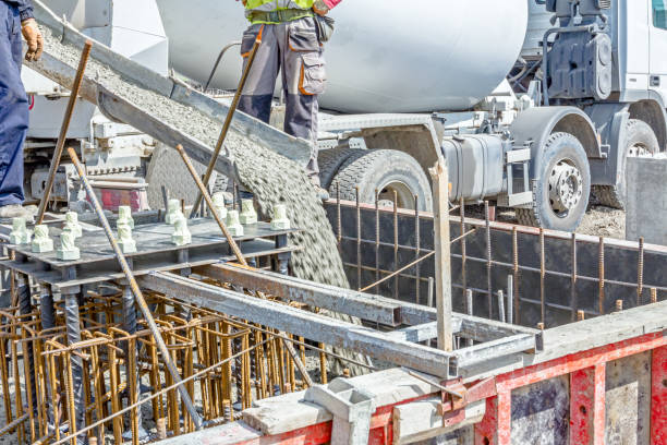 istock Pouring reinforced concrete in foundation mold 639601894