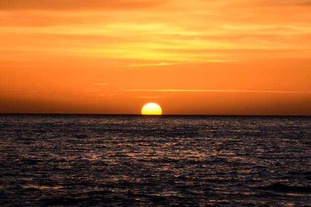 istock The  Sun Setting in the Sea 639608130