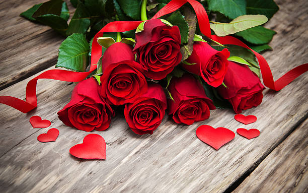 istock Red rose and hearts 639609324
