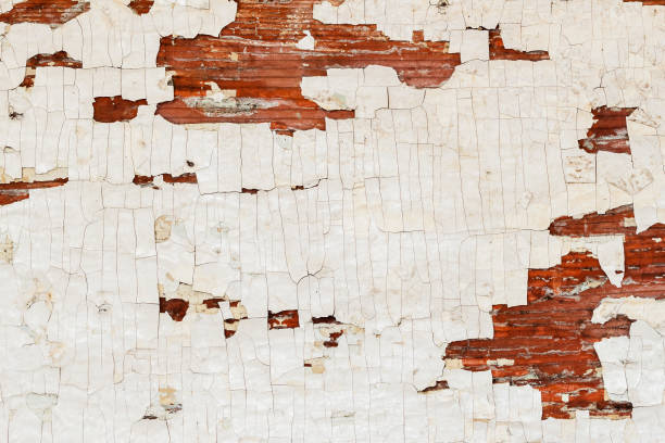 surface en bois peint avec fond de texture vieillie blanche. millésime - peeling paint wall white photos et images de collection