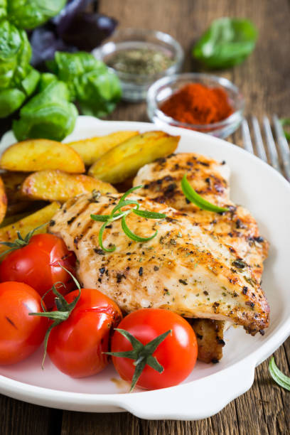 istock Grilled chicken fillet with vegetables 639626224