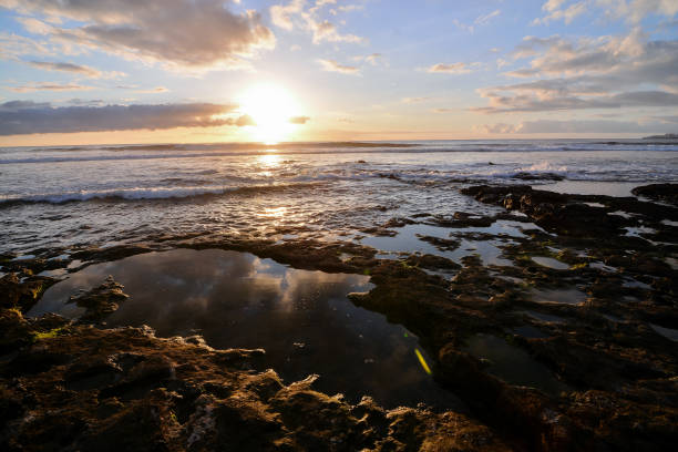 istock The Sun Setting in the Sea 639634796