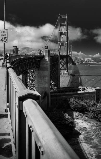 istock Golden Gate Bridge Black and White 639636012