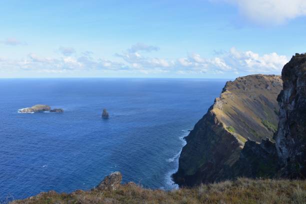 istock The edge of Rano Kao, Easter Island 639640410