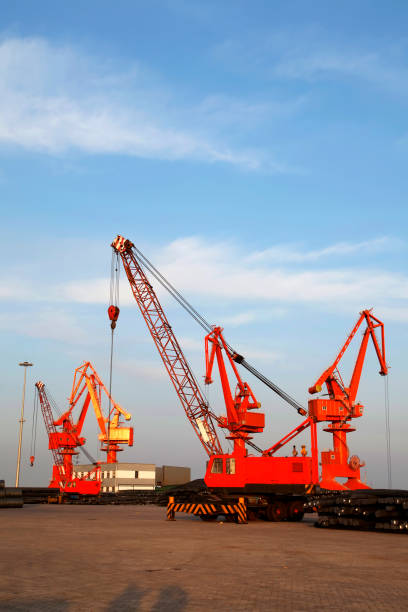 istock portal crane 639657528