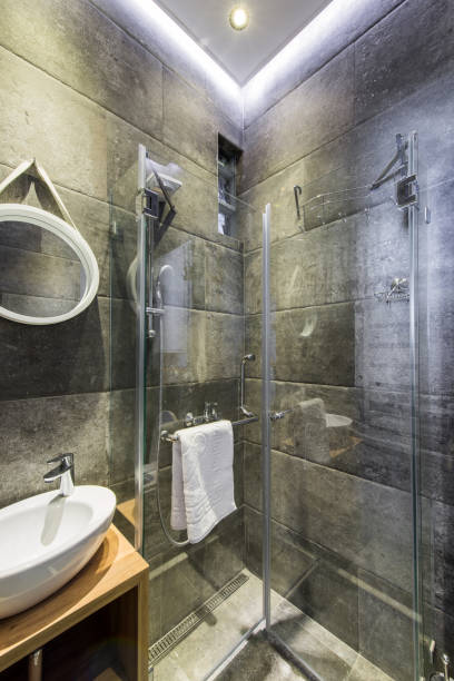 istock Modern en-suite bathroom with shower cabin 639659594
