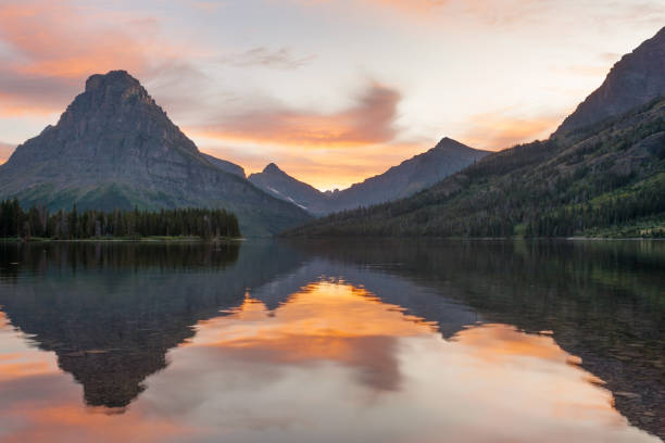 istock Mountain lake in Montana 639685306