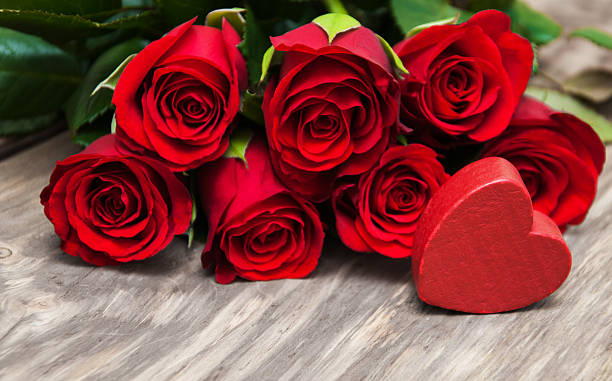 istock Red rose and heart 639689352