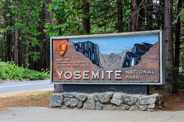 Sign at the entrance to Yosemite National Park stock photo