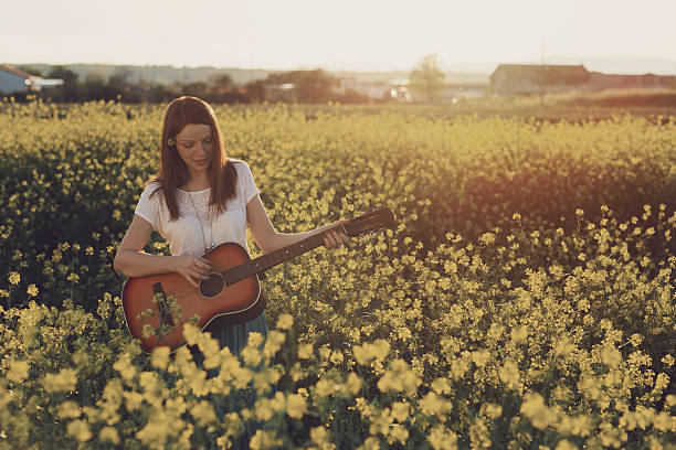 istock Singing to flowers 639697916