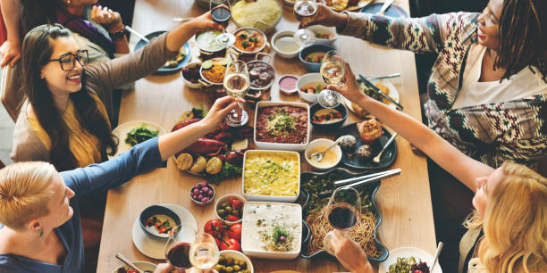 istock Brunch Choice Crowd Dining Food Options Eating Concept 639700532