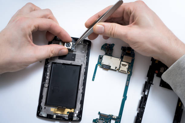 istock repair mobile phone 639700984