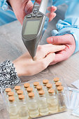 therapeuten-finden-eine-akupressur.jpg?b=1&s=170x170&k=20&c=L0UnYhJqgruLZStmsnc8DxRuxiR0AygGJ6NxCSy6OI8=