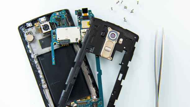 istock repair smartphone 639721982