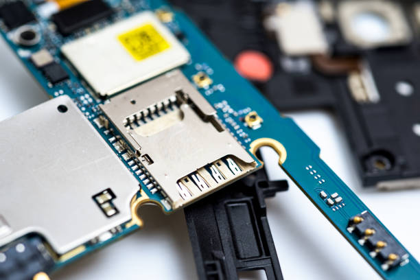 istock repair smartphone 639722388