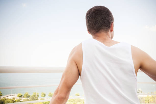 istock Caucasian man in white shirt, rear view 639724322