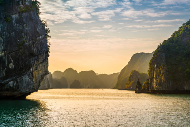 istock Halong Bay, Vietnam 639733086