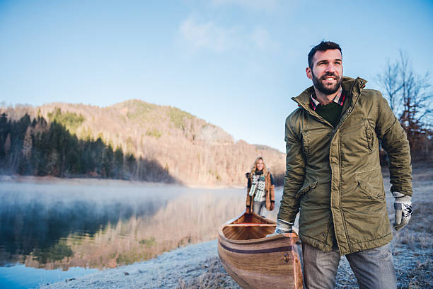 facciamo un'avventura - canoeing people traveling camping couple foto e immagini stock