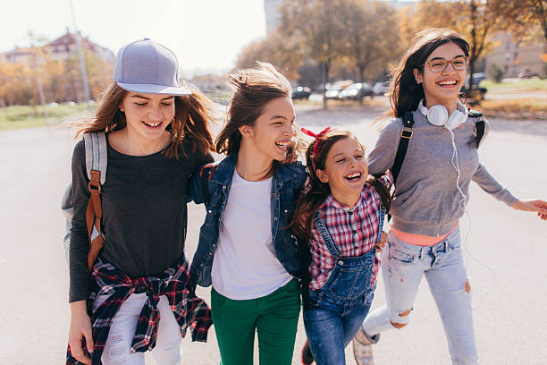 istock Teenage friendship 639743186