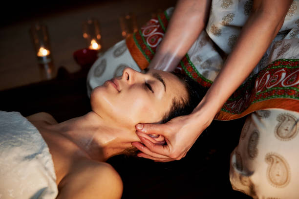 istock Oil relaxing head massage. Relaxation and 639758168