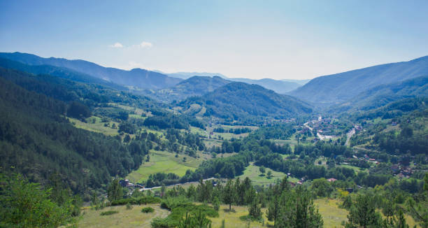 istock Hills and valeys 639777036