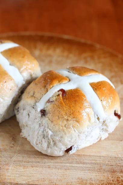 istock Hot Cross Bun 639781500