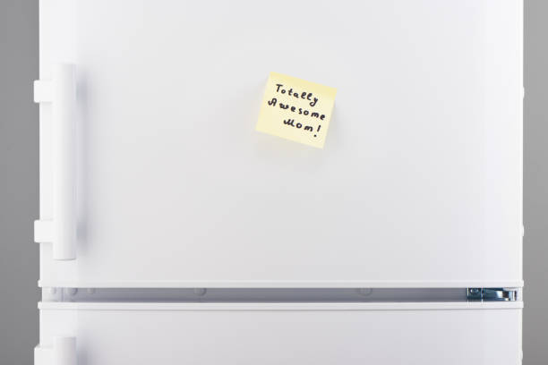 istock Totally awesome Mom note on yellow paper on refrigerator 639809842