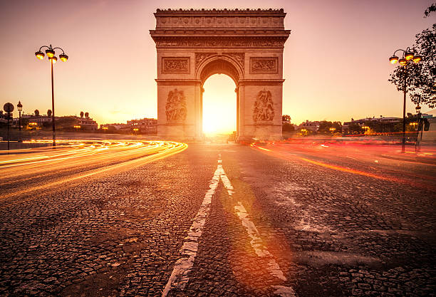 夜明けの凱旋門 - パリ - paris france france arc de triomphe europe ストックフォトと画像