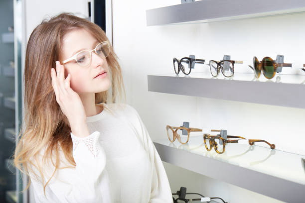 istock eyeglasses shop 639823026