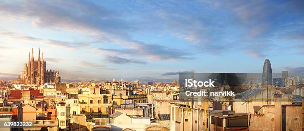 Panoramablick Auf Barcelona Mit Der Sagrada Familia Stockfoto und mehr Bilder von Barcelona - Spanien
