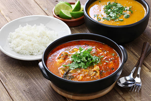 moqueca capixaba, guiso de pescado brasileño - moqueca fotos fotografías e imágenes de stock