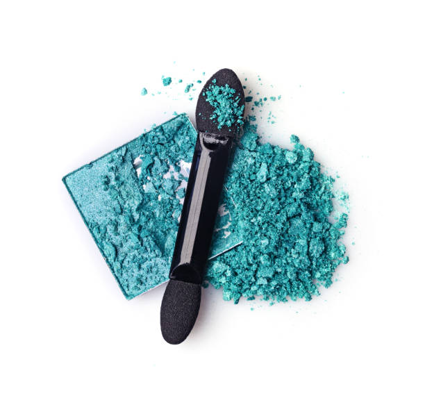ombretto e applicatore turchese schiacciato - face powder eyeshadow make up make up brush foto e immagini stock