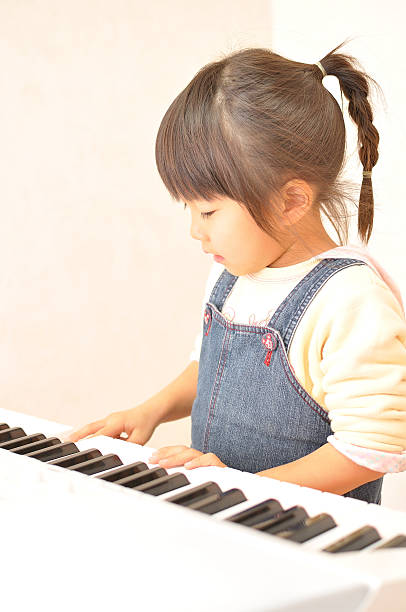 istock Japanese girl 639843654