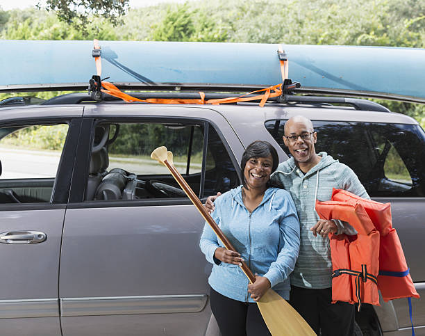 istock Mature couple preparing to go canoeing 639843978