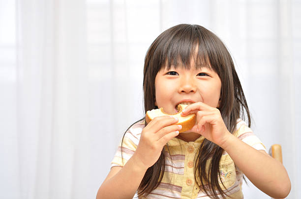istock Smiling Japanese girl 639845592
