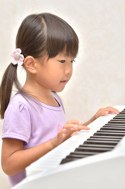 istock Japanese girl 639852494