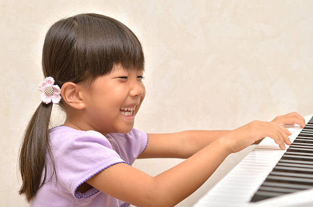 istock Smiling Japanese girl 639852550
